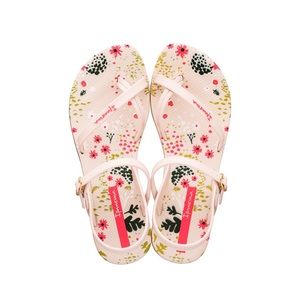 NIB Ipanema Ivory Flower Sandals, Size 6